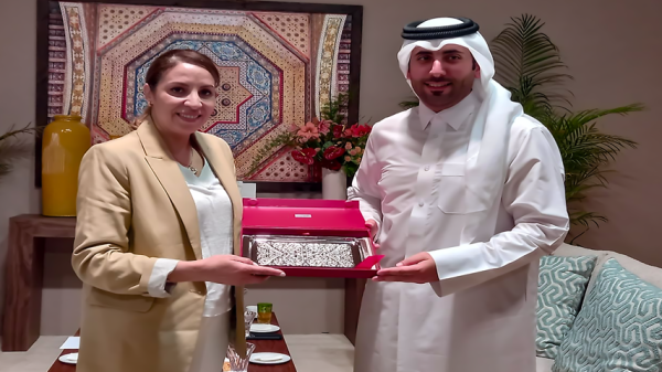 زيارة أمين عام دار الوثائق القطرية